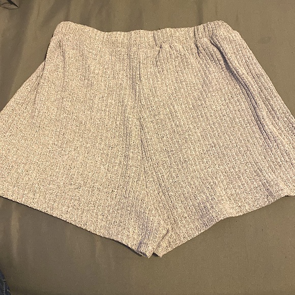 Shein shorts with pockets size small - Picture 2 of 2
